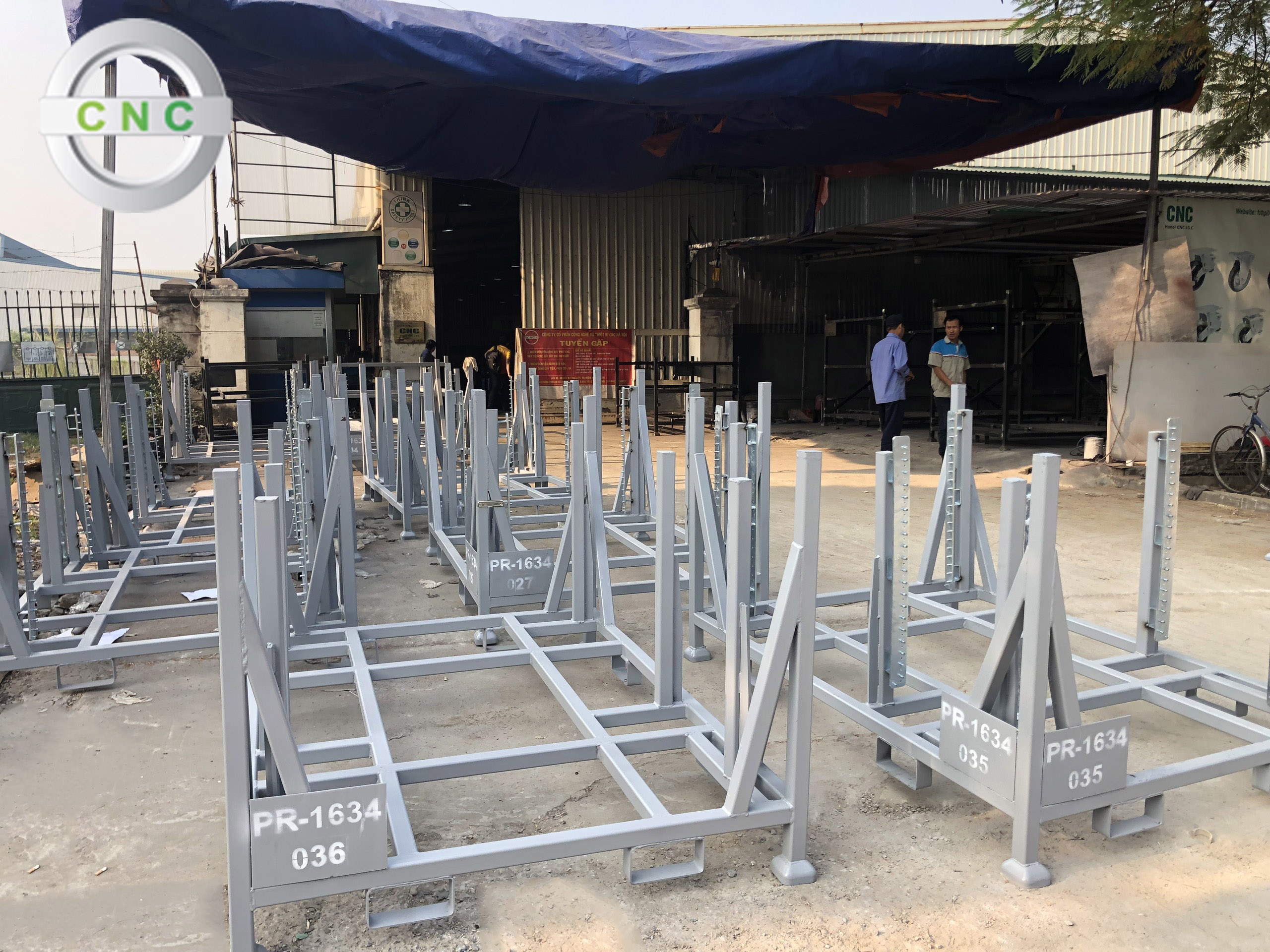 CNC HÀ NỘI BÀN GIAO 500 KỆ ĐỂ SẢN PHẨM CHO XƯỞNG DẬP VINFAST